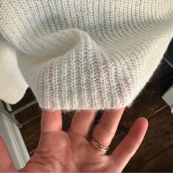 Banana Republic white Sweater Fine Knit small - Picture 8 of 11